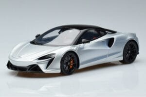 McLaren Artura Coupé Silber GT Spirit 1:18