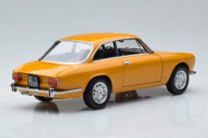 Alfa Romeo 1750 GTV Gelb Norev 1:18 187910 Metall — Bild 3 von 7
