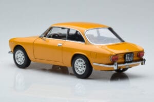 Alfa Romeo 1750 GTV Gelb Norev 1:18 187910 Metall — Bild 6 von 7