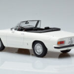 Alfa Romeo 2000 Spider Weiß Norev 1:18 - image 6 of 7