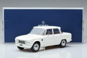 Alfa Romeo Giulia Ti Super Norev 1:18 187970 Metall — Bild 6 von 6