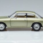 Alfa Romeo GTV 2000 Grün Limitierte Auflage Norev 1:18 187913 Metall - image 4 of 7