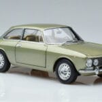 Alfa Romeo GTV 2000 Grün Limitierte Auflage Norev 1:18 187913 Metall - image 5 of 7