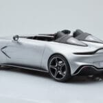 Aston Martin V12 Speedster Silber GT Spirit 1:18 - image 5 of 6