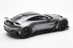Aston Martin V12 Vantage Magnetic Silber GT Spirit 1:18 GT443 Resin — Bild 2 von 6