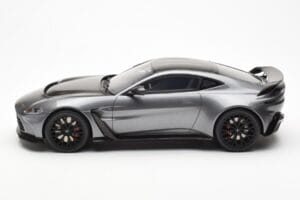 Aston Martin V12 Vantage Magnetic Silber GT Spirit 1:18 GT443 Resin — Bild 3 von 6