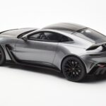 Aston Martin V12 Vantage Magnetic Silber GT Spirit 1:18 - image 5 of 6