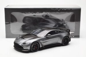 Aston Martin V12 Vantage Magnetic Silber GT Spirit 1:18 GT443 Resin — Bild 6 von 6