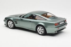 Aston Martin V8 Vantage Grün GT Spirit 1:18 GT345 Resin — Bild 5 von 6