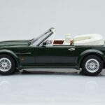 Aston Martin V8 Vantage Volante Grün GT Spirit 1:18 - image 3 of 6