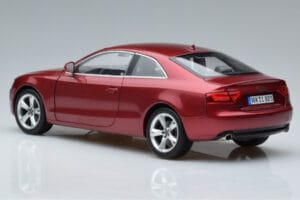 Audi A5 B8 Granatrot Norev 1:18 188352 Metall — Bild 6 von 7
