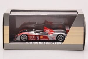 Audi R10 TDI LMP1 #2 F. Biela / E. Pirro / M. Werner 12 Hours of Sebring 2007 Minichamps 1:43 5020700233 Metall — Bild 4 von 4
