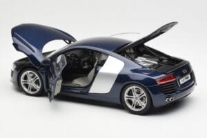 Audi R8 4.2 FSI V8 Blau Kyosho 1:18 09213BL Metall — Bild 5 von 8