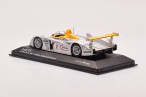 Audi R8 Infineon #2 L. Aiello / R. Capello / Pescatori 2nd Place 24 Hours of Le Mans 2001 Minichamps 1:43 400011202 Metall — Bild 3 von 4