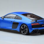 Audi R8 Performance Blau Kengfai 1:18 - image 7 of 10