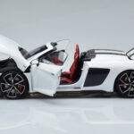 Audi R8 Spyder Performance Weiss Kengfai 1:18 - image 5 of 11