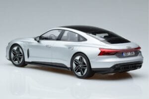 Audi RS e-tron GT Silber Norev 1:18 188381 Metall — Bild 5 von 6
