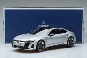Audi RS e-tron GT Silber Norev 1:18 188381 Metall — Bild 6 von 6