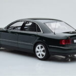 Audi S8 D2 Grün Otto 1:18 - image 5 of 6