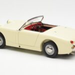 Austin-Healey Sprite Mk I Open Old English Weiß Kyosho 1:18 - image 7 of 8