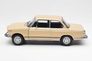 BMW 2002 Ti E10 Sahara Beige Kyosho 1:18 08541BG Metall — Bild 4 von 8