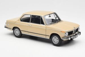BMW 2002 Ti E10 Sahara Beige Kyosho 1:18 08541BG Metall — Bild 6 von 8