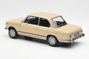BMW 2002 Ti E10 Sahara Beige Kyosho 1:18 08541BG Metall — Bild 7 von 8