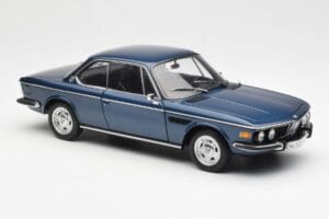 BMW 3.0 CSi E9 Blau Metallic AUTOart 1:18 70672 Metall — Bild 6 von 8