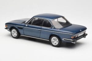 BMW 3.0 CSi E9 Blau Metallic AUTOart 1:18 70672 Metall — Bild 7 von 8