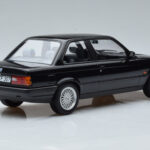 BMW 325i E30 Schwarz Norev 1:18 - image 2 of 6