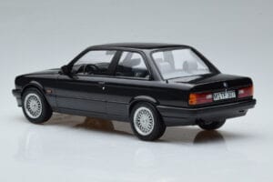 BMW 325i E30 Schwarz Norev 1:18 183203 Metall — Bild 5 von 6