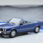 BMW 325i E30 Cabriolet Blau MCG 1:18 - image 5 of 5