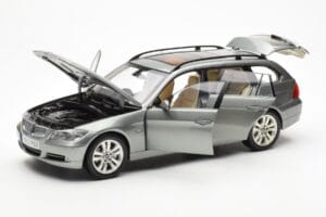BMW 330i E91 Touring Grau Metallic Kyosho 1:18 80430394359 Metall — Bild 2 von 8