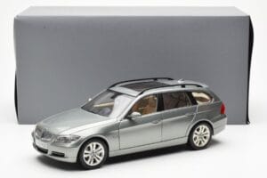 BMW 330i E91 Touring Grau Metallic Kyosho 1:18 80430394359 Metall — Bild 8 von 8