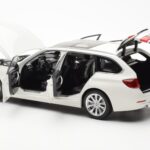 BMW 335i F31 Touring Alpine Weiß Paragon 1:18 - image 5 of 8