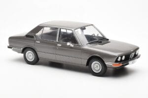 BMW 520i E28 Grau MCG 1:18 MCG18121 Metall — Bild 4 von 6