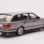 BMW 530i E34 Touring Grau Metallic MCG 1:18 - image 2 of 6