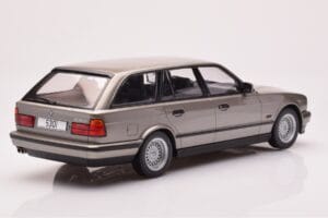 BMW 530i E34 Touring Grau Metallic MCG 1:18 MCG18330 Metall — Bild 2 von 6