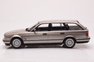 BMW 530i E34 Touring Grau Metallic MCG 1:18 MCG18330 Metall — Bild 3 von 6