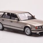 BMW 530i E34 Touring Grau Metallic MCG 1:18 - image 4 of 6