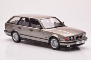 BMW 530i E34 Touring Grau Metallic MCG 1:18 MCG18330 Metall — Bild 4 von 6