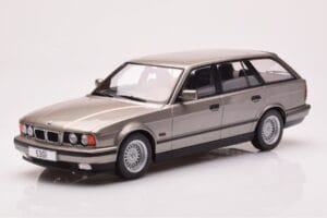 BMW 530i E34 Touring Grau Metallic MCG 1:18