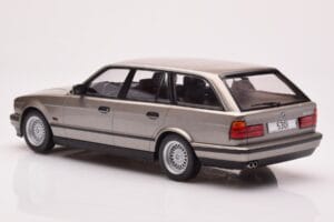 BMW 530i E34 Touring Grau Metallic MCG 1:18 MCG18330 Metall — Bild 5 von 6
