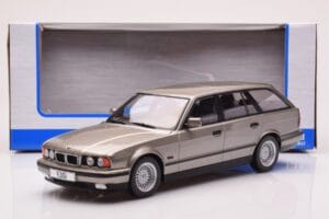 BMW 530i E34 Touring Grau Metallic MCG 1:18 MCG18330 Metall — Bild 6 von 6