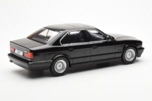 BMW 540i E34 Schwarz Metallic MCG 1:18 MCG18157 Metall — Bild 2 von 6