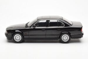 BMW 540i E34 Schwarz Metallic MCG 1:18 MCG18157 Metall — Bild 3 von 6
