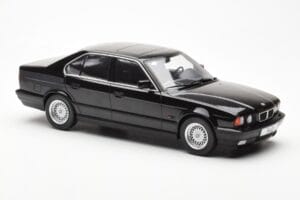BMW 540i E34 Schwarz Metallic MCG 1:18 MCG18157 Metall — Bild 4 von 6