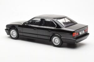 BMW 540i E34 Schwarz Metallic MCG 1:18 MCG18157 Metall — Bild 5 von 6