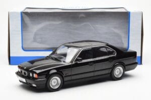 BMW 540i E34 Schwarz Metallic MCG 1:18 MCG18157 Metall — Bild 6 von 6