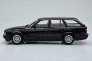 BMW 540i E34 Touring Schwarz Metallic MCG 1:18 MCG18329 Metall — Bild 3 von 6